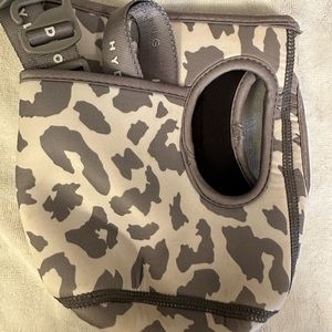 Snow Leopard HydroJug Pro Sleeve